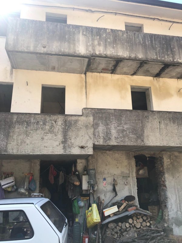 casa semindipendente in vendita a Massa in zona Canevara