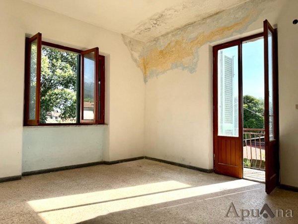 casa indipendente in vendita a Toano in zona Massa