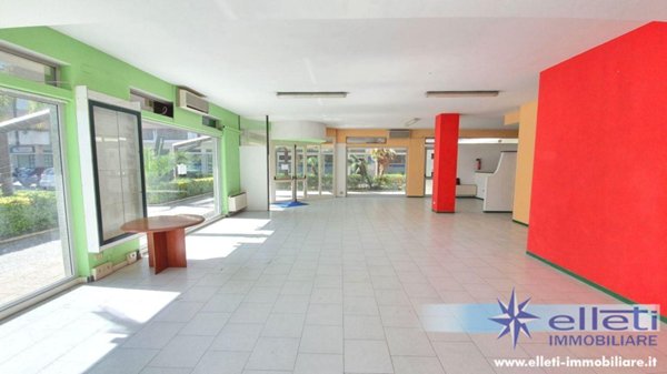 locale commerciale in vendita a Toano in zona Massa