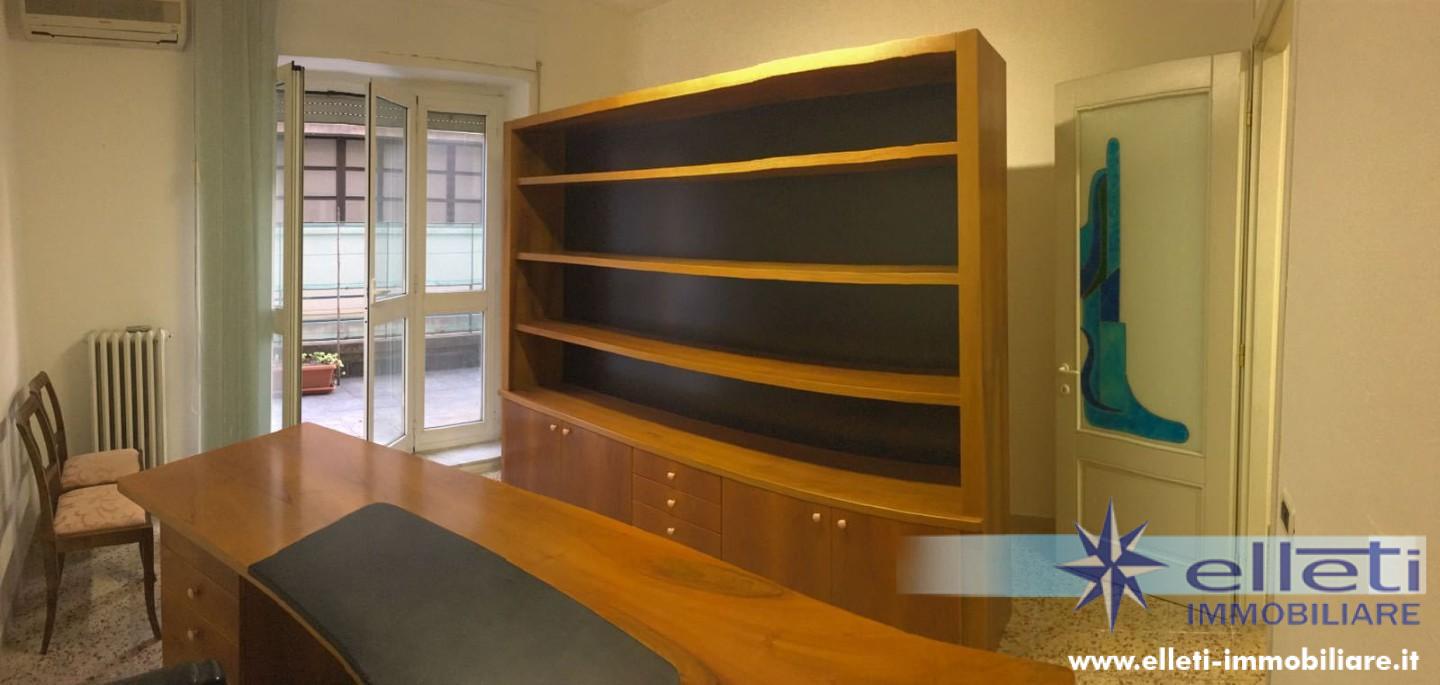 ufficio in vendita a Massa in zona Centro Storico