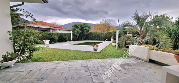 casa indipendente in vendita a Toano in zona Massa