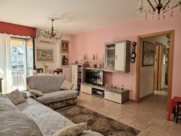 appartamento in vendita a Toano in zona Massa