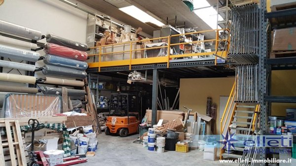 capannone in vendita a Toano in zona Massa