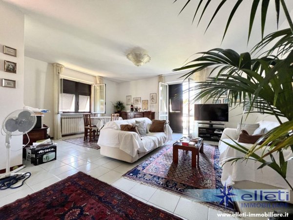 appartamento in vendita a Toano in zona Massa