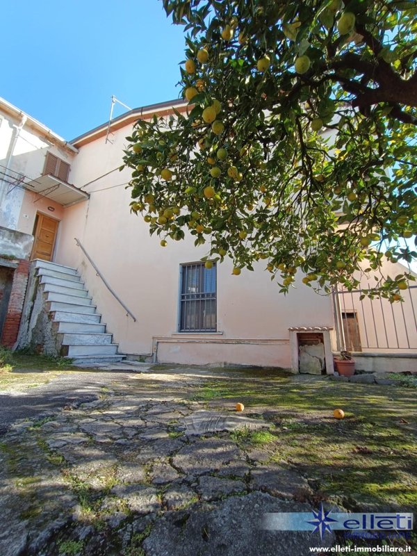 casa indipendente in vendita a Toano in zona Massa