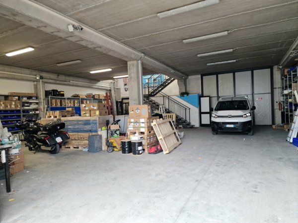 capannone in vendita a Toano in zona Massa