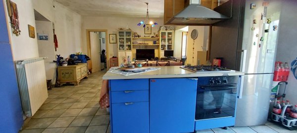 appartamento in vendita a Toano in zona Massa