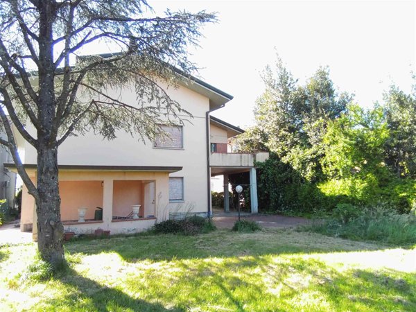 casa indipendente in vendita a Toano in zona Massa