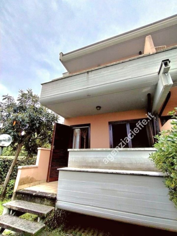 casa indipendente in vendita a Toano in zona Massa