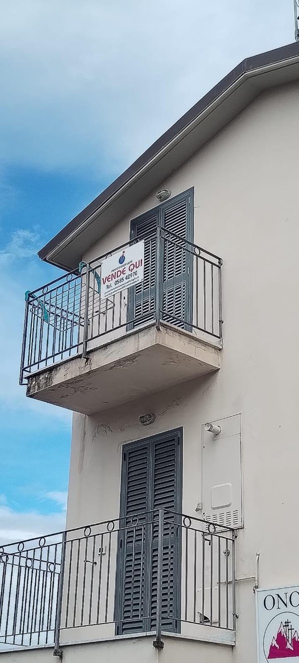 appartamento in vendita a Toano in zona Massa