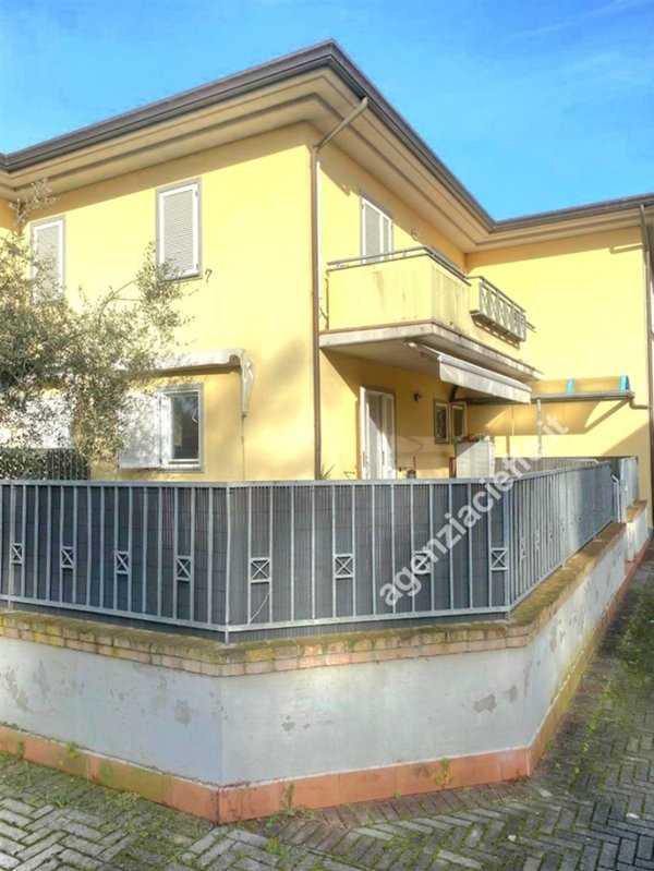 appartamento in vendita a Toano in zona Massa