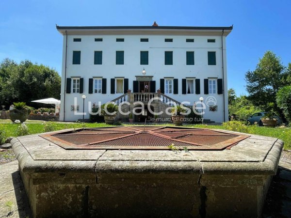 casa indipendente in vendita a Toano in zona Massa