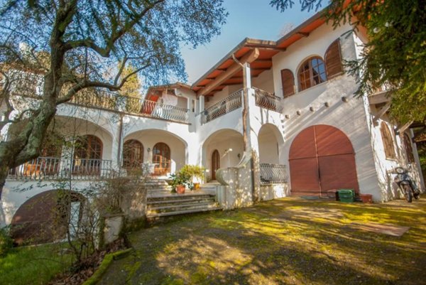 casa indipendente in vendita a Toano in zona Massa