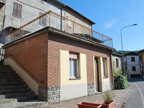 casa indipendente in vendita a Toano in zona Quara
