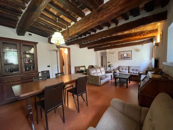 appartamento in vendita a Toano in zona Massa