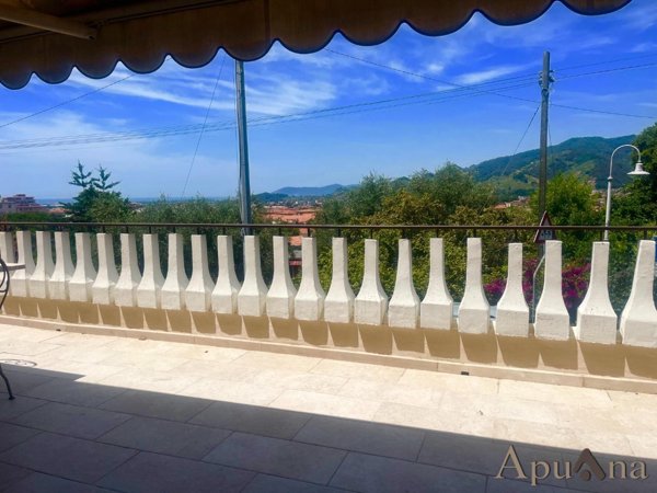 appartamento in vendita a Toano in zona Massa