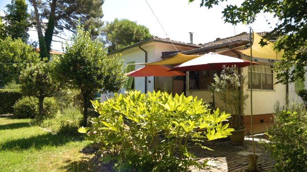 casa indipendente in vendita a Toano in zona Massa