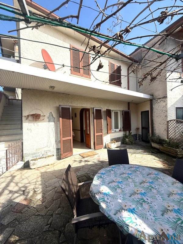 casa indipendente in vendita a Toano in zona Massa