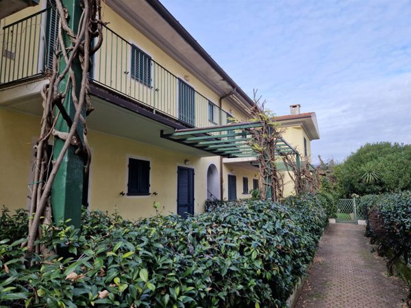 appartamento in vendita a Toano in zona Massa