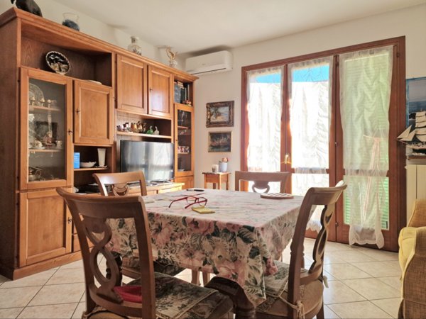 appartamento in vendita a Toano in zona Massa