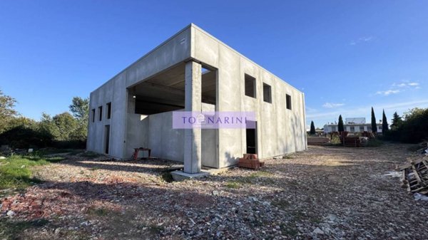 ufficio in vendita a Toano in zona Massa