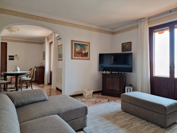 casa indipendente in vendita a Toano in zona Massa