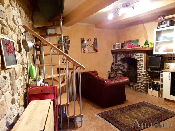 casa indipendente in vendita a Toano in zona Massa