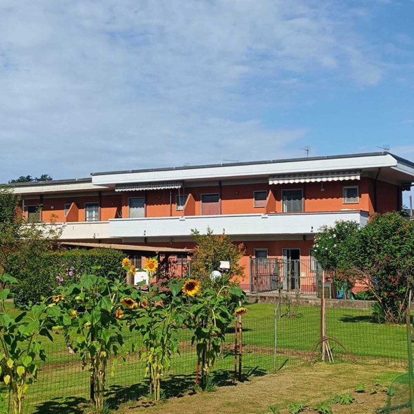 casa semindipendente in vendita a Toano in zona Massa