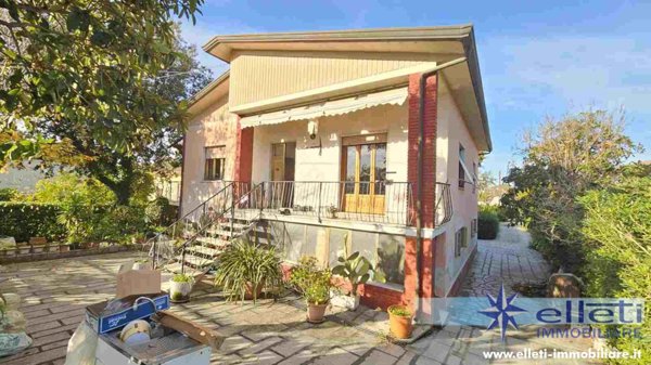 casa indipendente in vendita a Toano in zona Massa