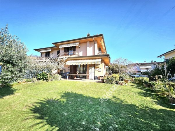 casa indipendente in vendita a Toano in zona Massa