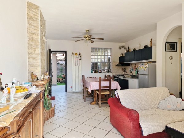 appartamento in vendita a Toano in zona Massa