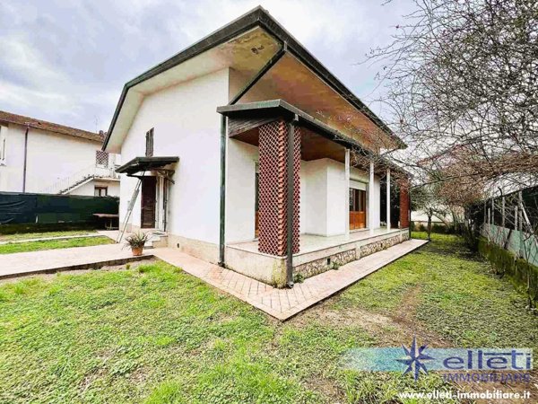 casa indipendente in vendita a Toano in zona Massa