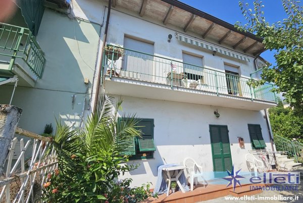 appartamento in vendita a Toano in zona Massa