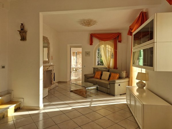 casa indipendente in vendita a Toano in zona Massa