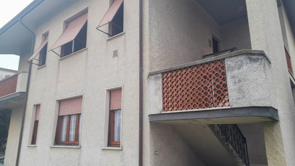 appartamento in vendita a Toano in zona Massa