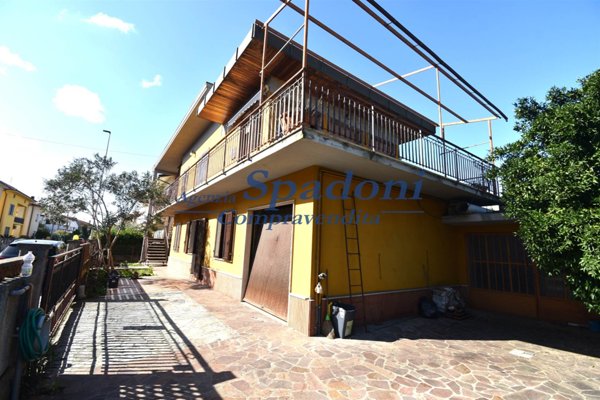 appartamento in vendita a Toano in zona Massa