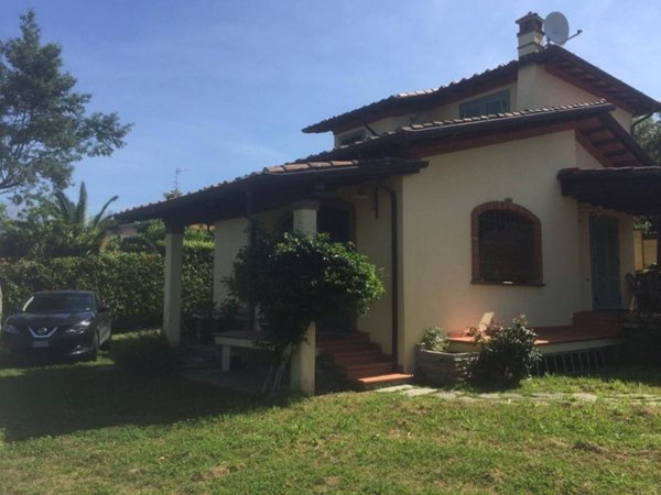 casa indipendente in vendita a Toano in zona Massa