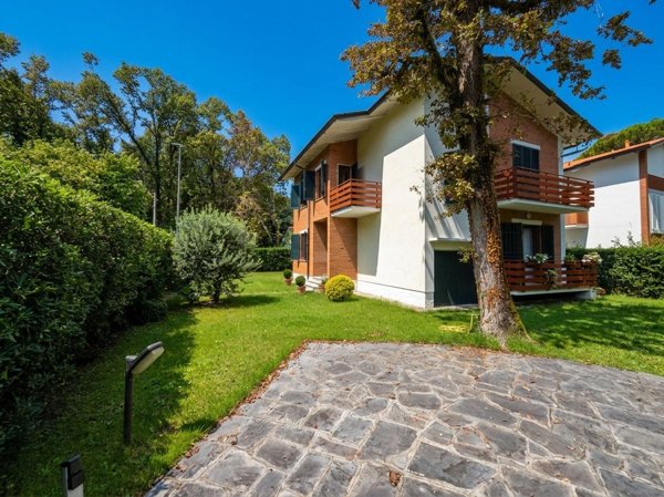 casa indipendente in vendita a Toano in zona Massa