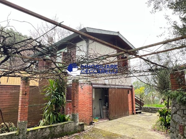 casa indipendente in vendita a Toano in zona Massa