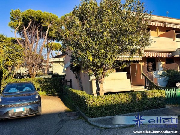 casa indipendente in vendita a Toano in zona Massa