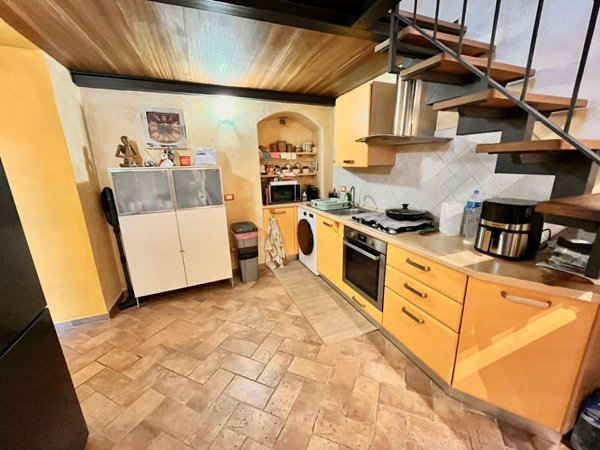 appartamento in vendita a Toano in zona Massa