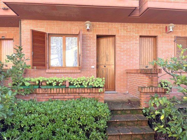 casa indipendente in vendita a Toano in zona Massa