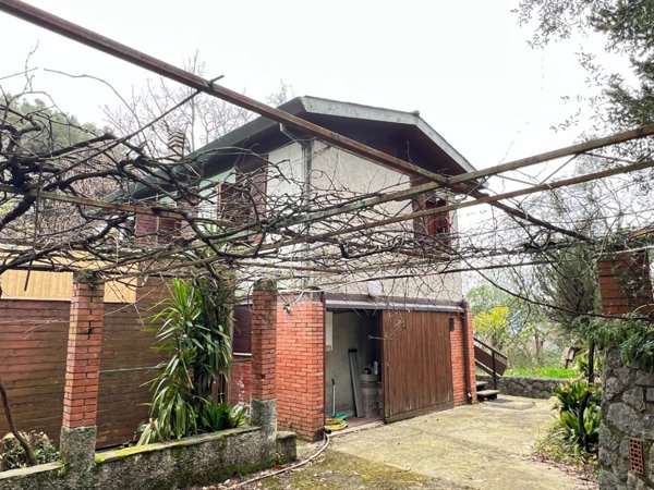 casa indipendente in vendita a Toano in zona Massa