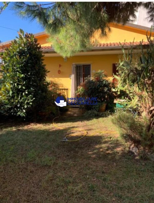 casa indipendente in vendita a Toano in zona Massa