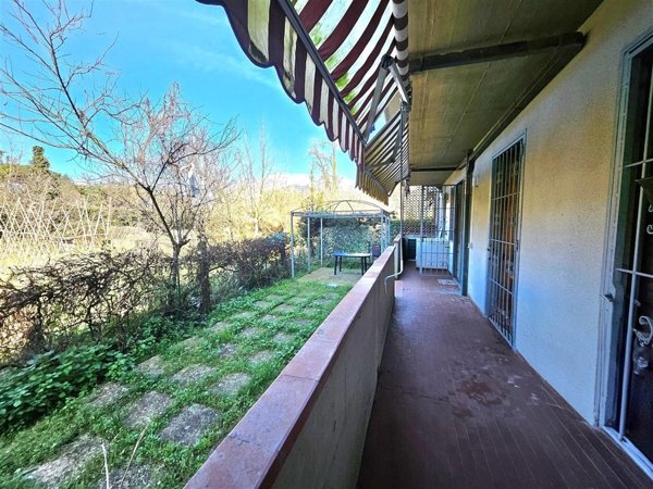 appartamento in vendita a Toano in zona Massa