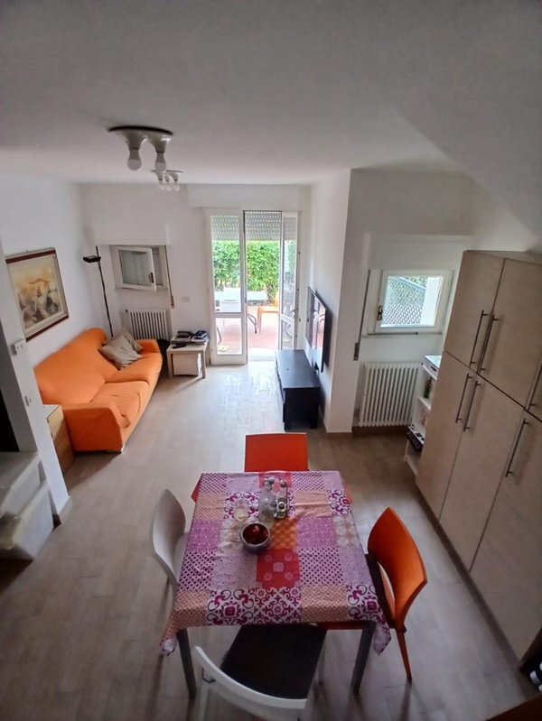 casa indipendente in vendita a Toano in zona Massa