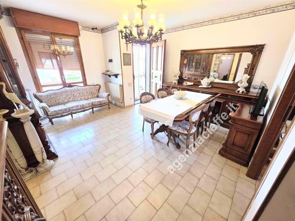 appartamento in vendita a Toano in zona Massa