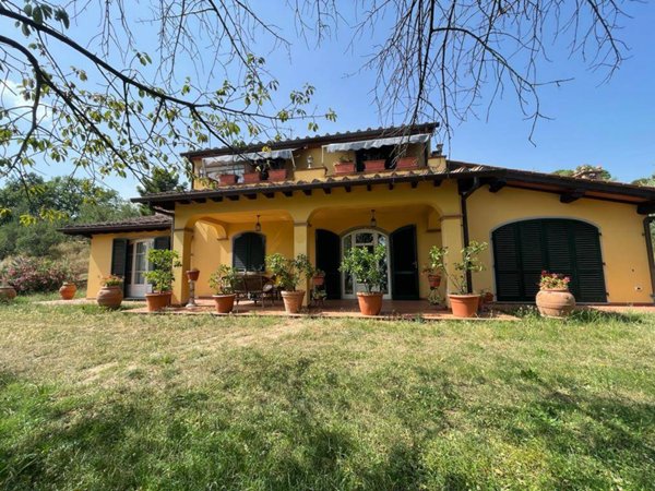 casa indipendente in vendita a Toano in zona Massa