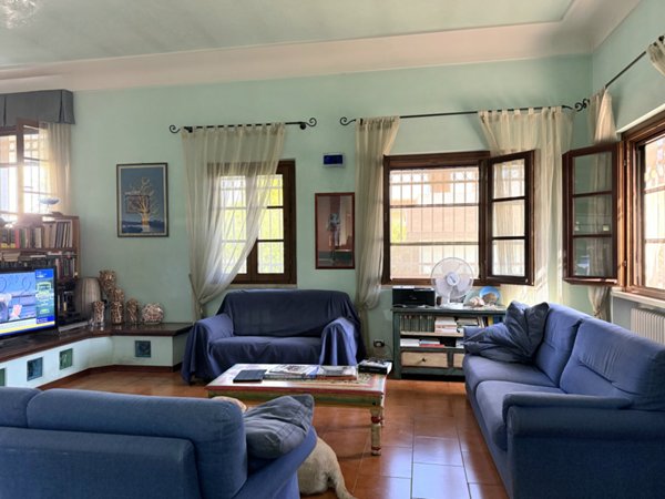 casa indipendente in vendita a Toano in zona Massa