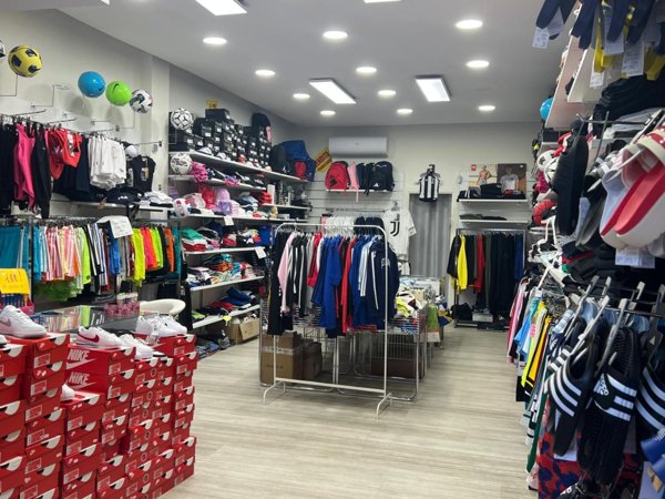 negozio in vendita a Toano in zona Massa